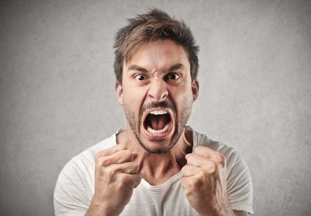 Comportement agressif dans l'affirmation de soi